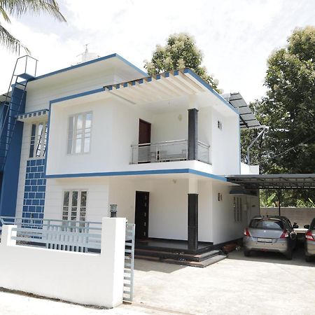 Le Sancta Homestay Maraiyūr Buitenkant foto