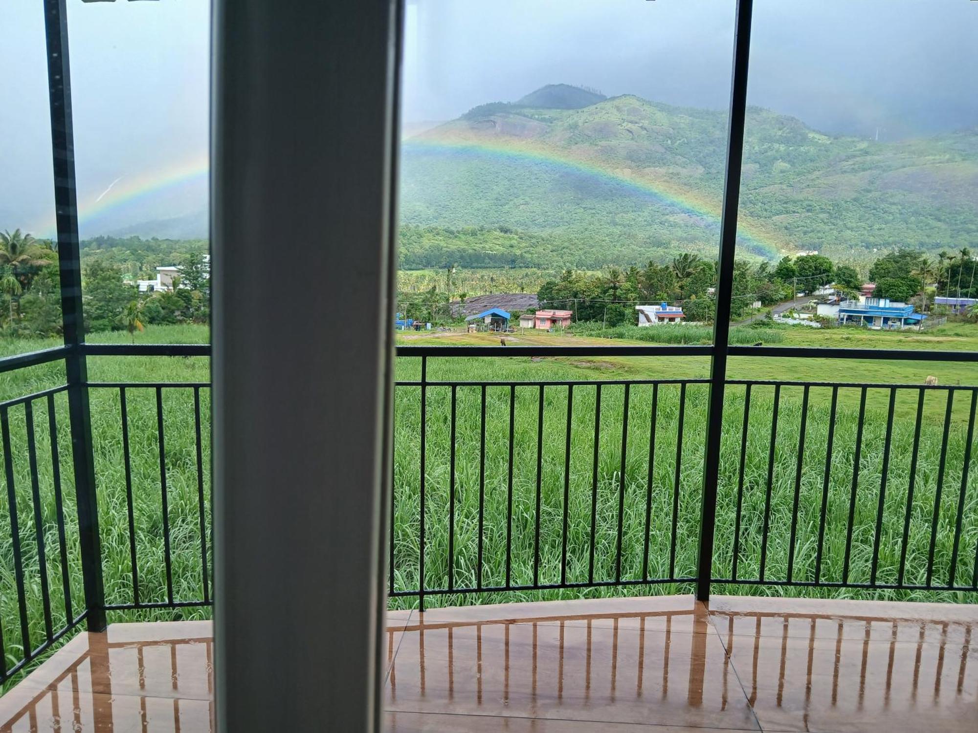 Le Sancta Homestay Maraiyūr Buitenkant foto